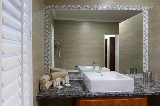 Gariep, A Forever Resort: 4-Sleeper Chalet. 2 bedrooms (1 double bed & 2 single beds)